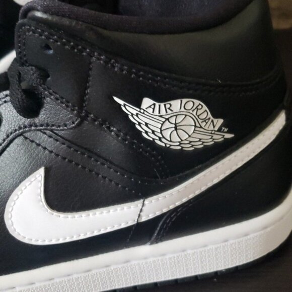 New Nike Air Jordan 1 Mid Womens Black Sneakers Size 7 Streetwear Casual - Picture 3 of 10